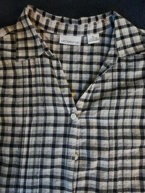 Liz Claiborne Black and White Plaid Button-Down Shirt with Subtle Sheen